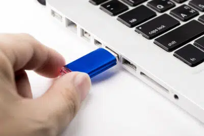 Branchement d'une clé USB